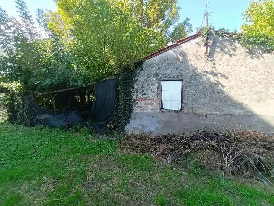 Immagine 7 di Rustico / casale in vendita  a Lucca