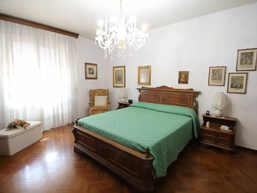 Immagine 6 di Porzione di casa in vendita  a Lucca