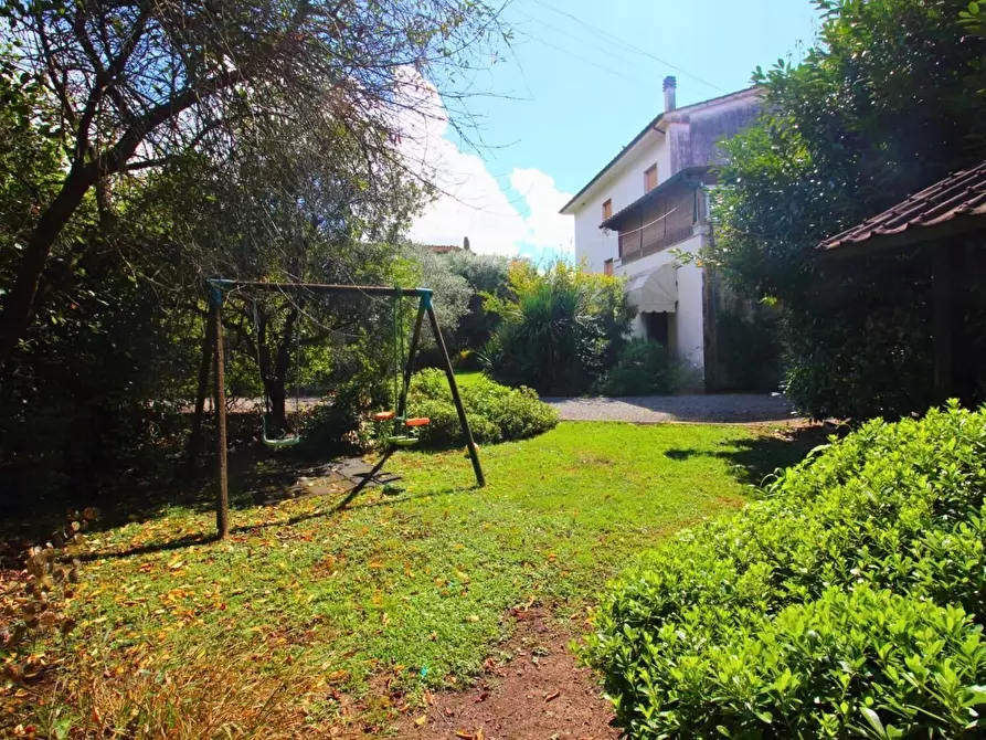 Immagine 1 di Porzione di casa in vendita  a Lucca