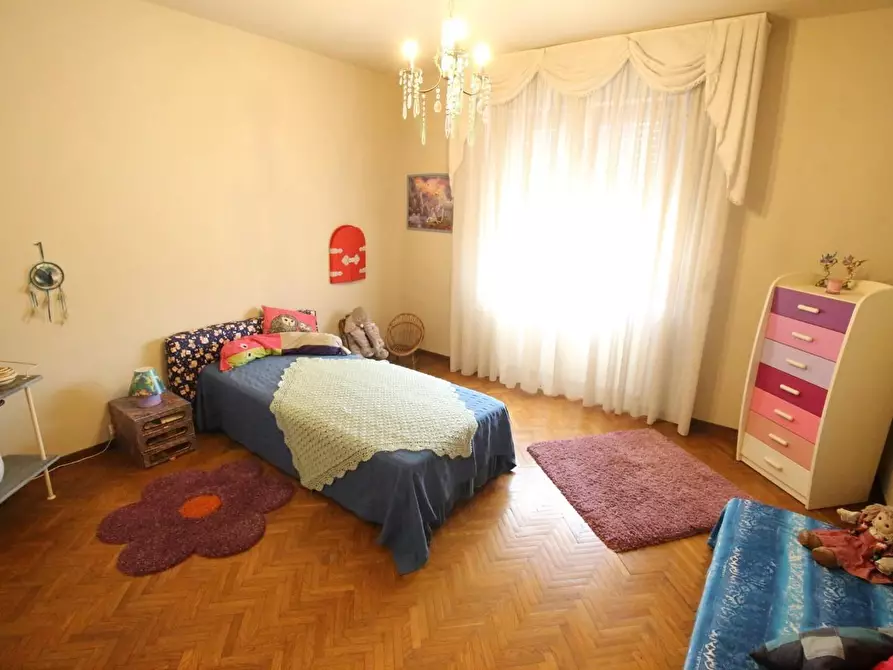 Immagine 2 di Porzione di casa in vendita  a Lucca