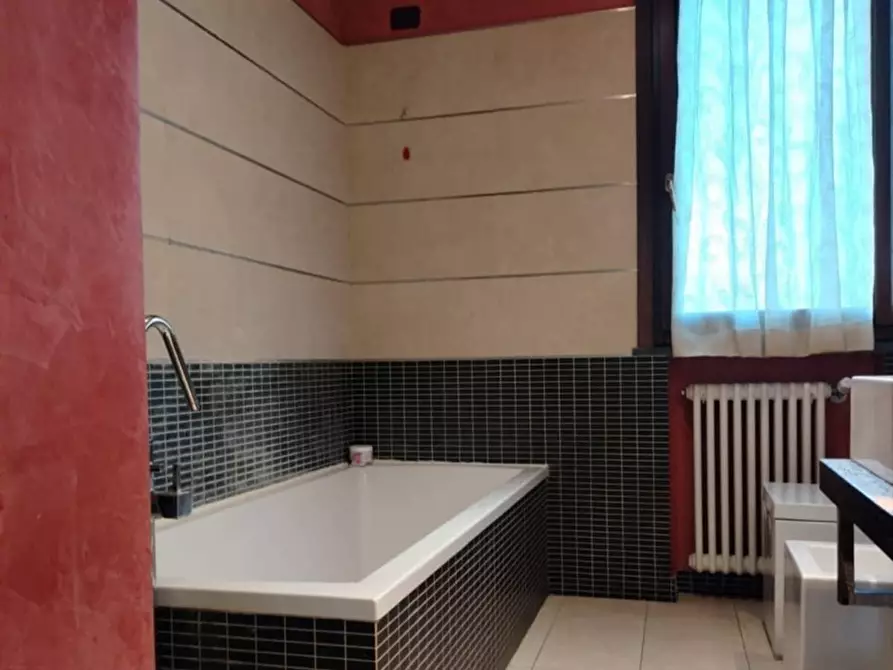 Immagine 15 di Villa in vendita  a San Giuliano Terme