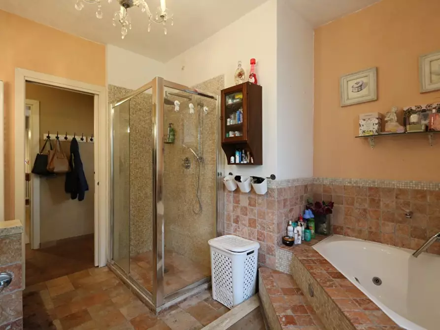 Immagine 17 di Villa in vendita  a San Giuliano Terme