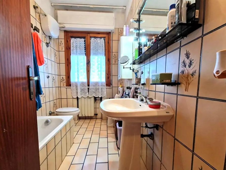 Immagine 10 di Appartamento in vendita  a Casole D'elsa
