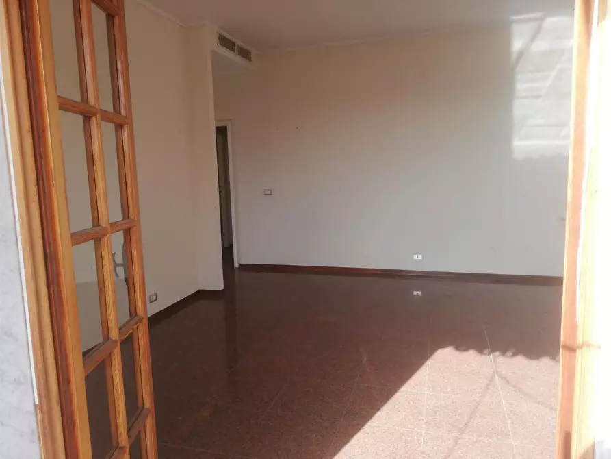 Immagine 3 di Appartamento in vendita  a Massa