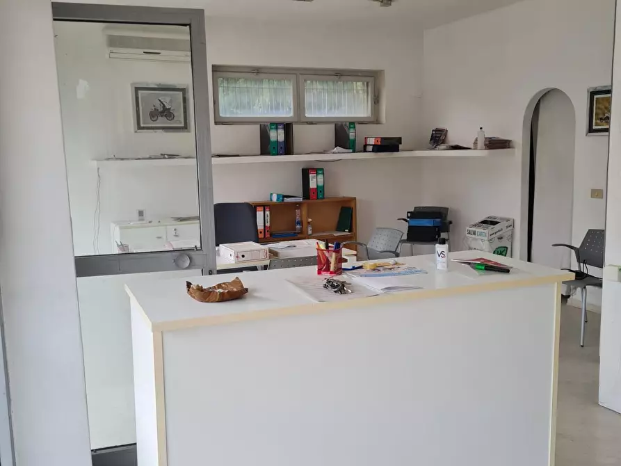 Immagine 2 di Negozio in affitto  a Pisa