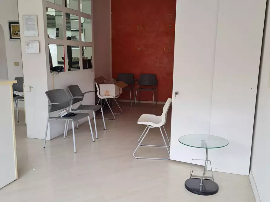 Immagine 3 di Negozio in affitto  a Pisa