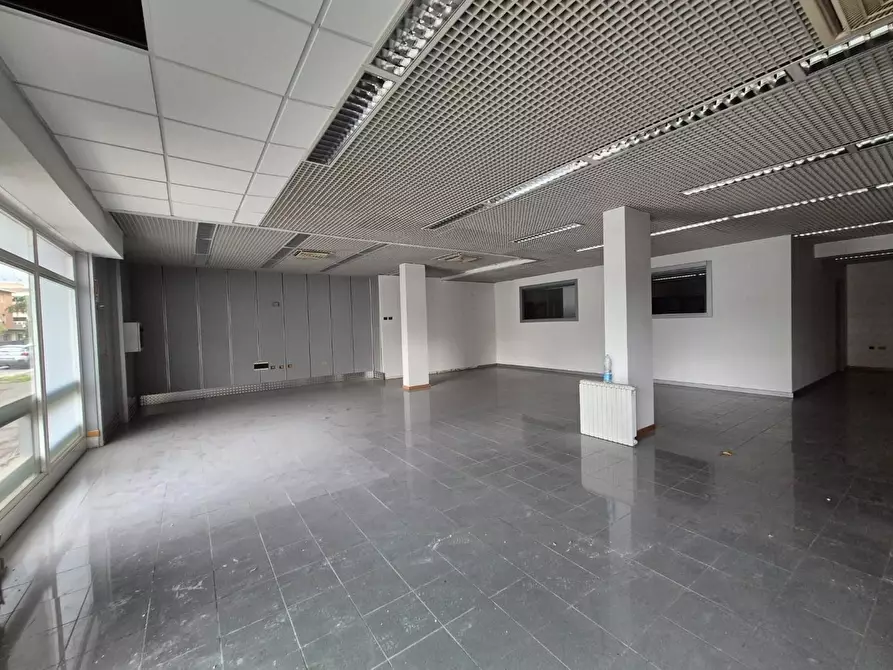 Immagine 3 di Locale commerciale in affitto  a Santa Croce Sull'arno