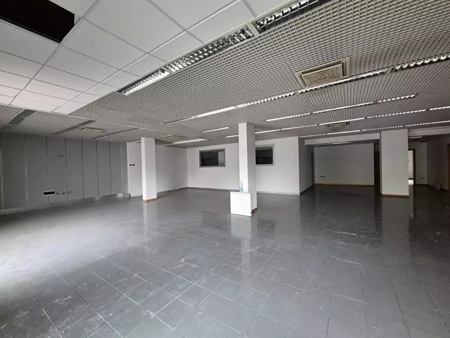 Immagine 2 di Locale commerciale in affitto  a Santa Croce Sull'arno