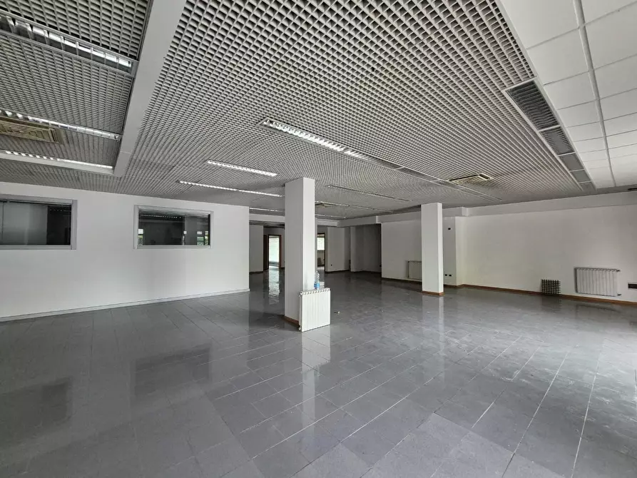 Immagine 4 di Locale commerciale in affitto  a Santa Croce Sull'arno