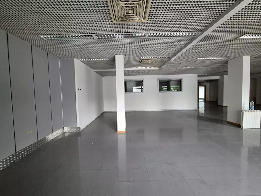 Immagine 5 di Locale commerciale in affitto  a Santa Croce Sull'arno