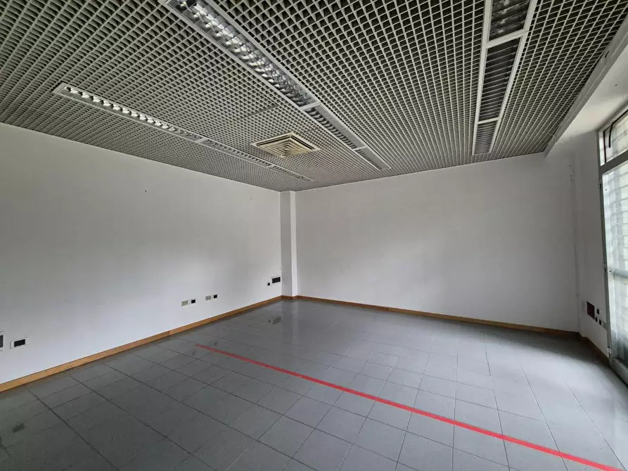 Immagine 6 di Locale commerciale in affitto  a Santa Croce Sull'arno