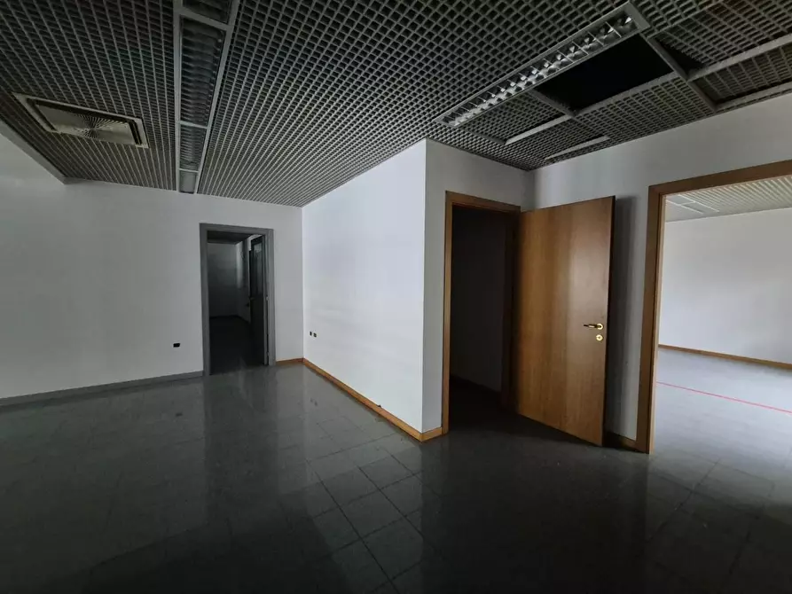 Immagine 8 di Locale commerciale in affitto  a Santa Croce Sull'arno