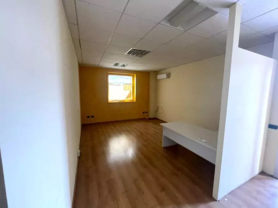 Immagine 3 di Ufficio in affitto  a Santa Croce Sull'arno