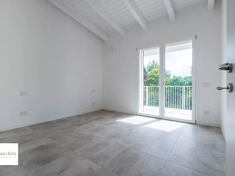 Immagine 11 di Appartamento in vendita  a Ponte San Pietro