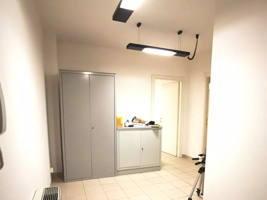 Immagine 21 di Ufficio in vendita  a Livorno