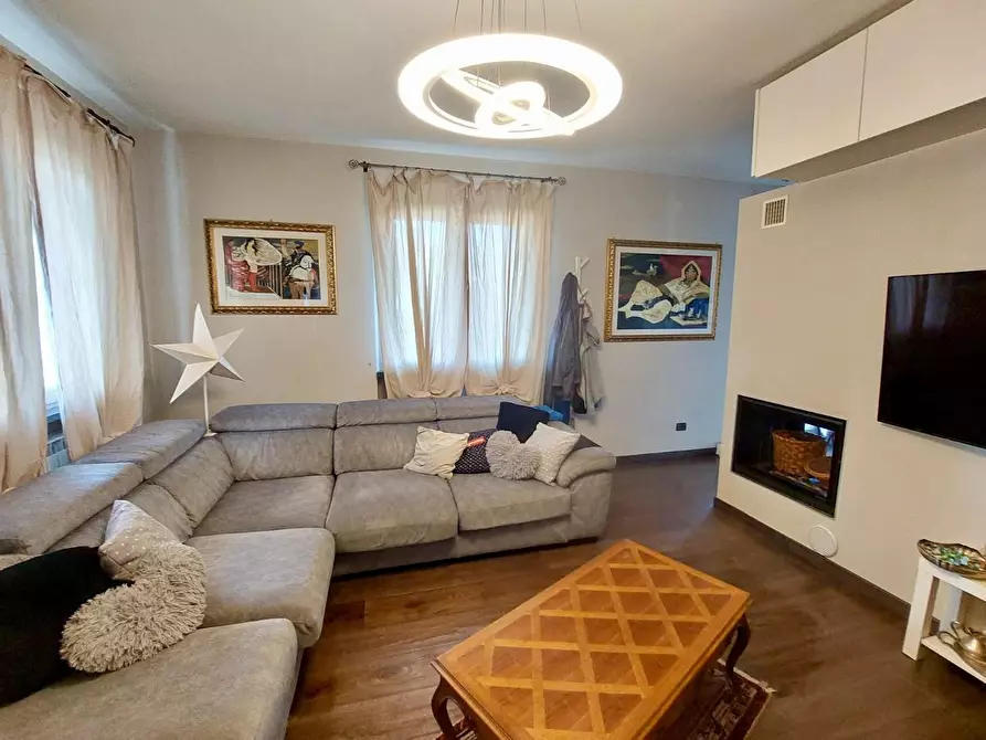 Immagine 4 di Villa in vendita  a Massarosa