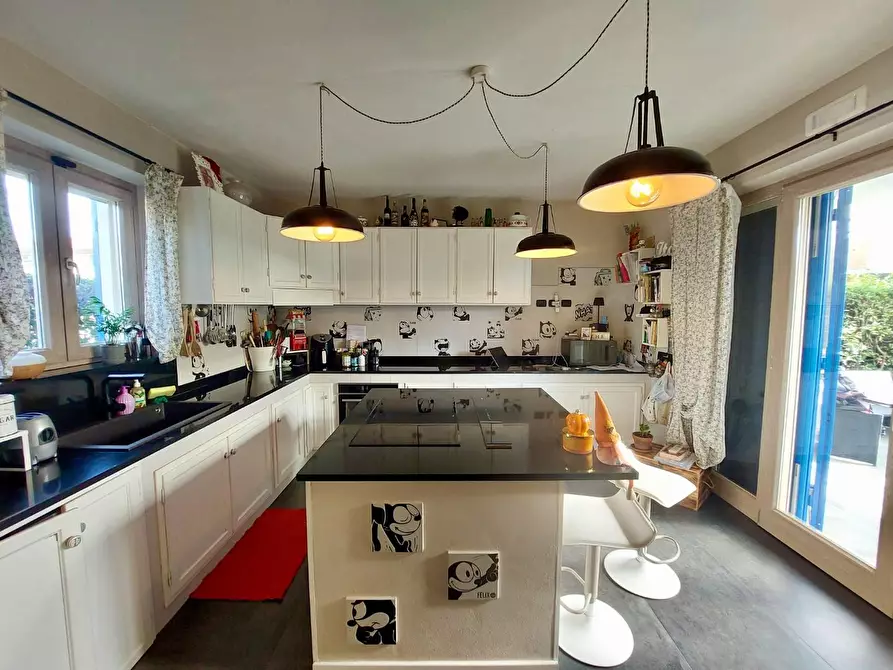 Immagine 40 di Villa in vendita  a Massarosa