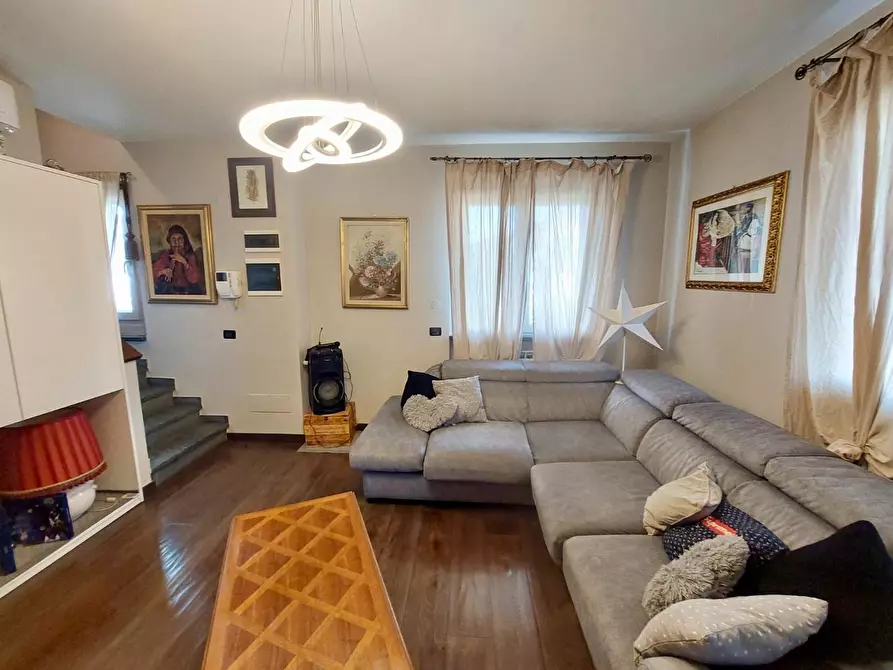 Immagine 1 di Villa in vendita  a Massarosa