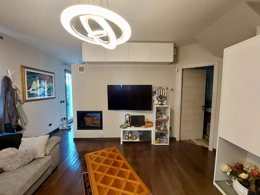 Immagine 5 di Villa in vendita  a Massarosa