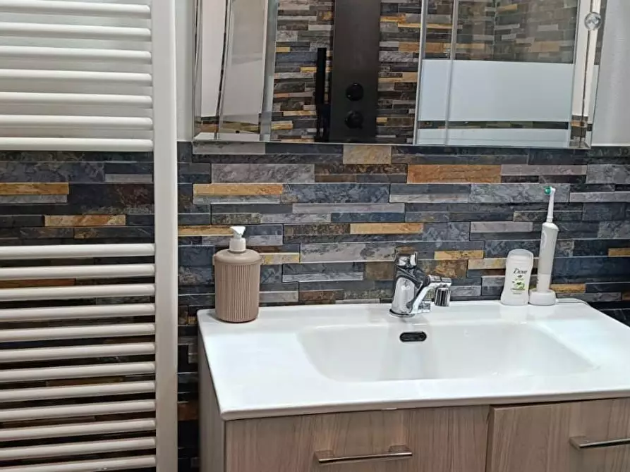 Immagine 15 di Casa bifamiliare in vendita  a Cascina