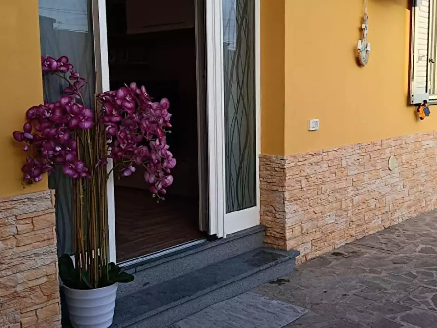 Immagine 1 di Casa bifamiliare in vendita  a Cascina