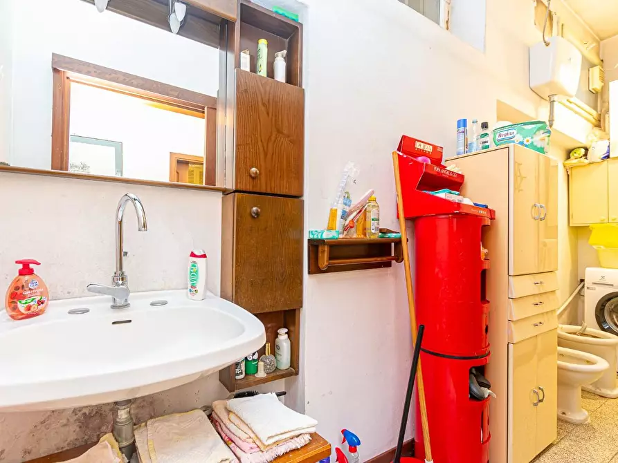 Immagine 23 di Appartamento in vendita  a Pontedera