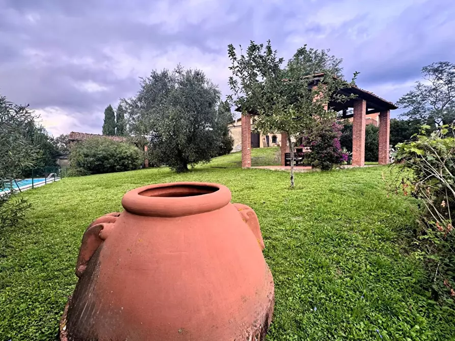 Immagine 1 di Casa colonica in vendita  a Palaia