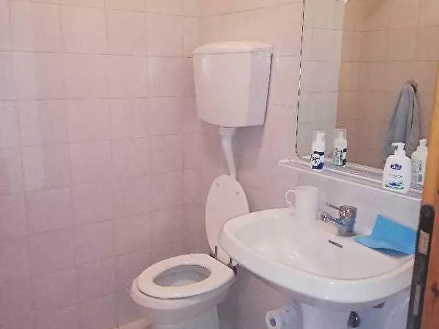 Immagine 9 di Appartamento in vendita  a Viareggio