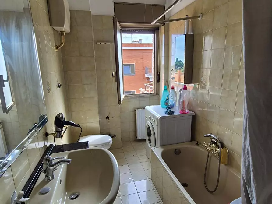 Immagine 21 di Appartamento in vendita  a Roma