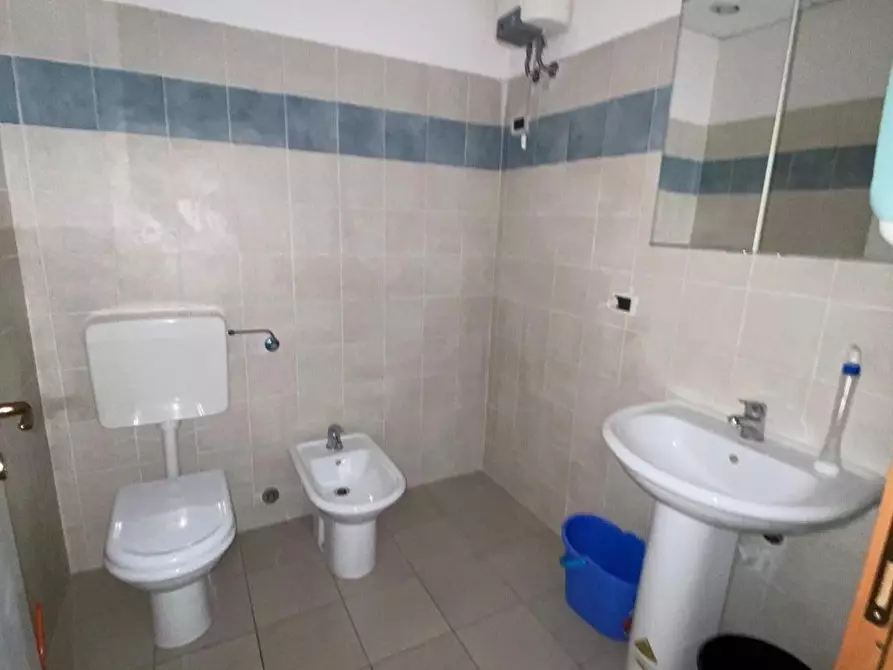 Immagine 4 di Ufficio in affitto  a Capannori