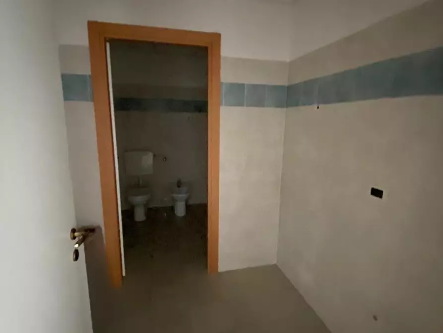 Immagine 5 di Ufficio in affitto  a Capannori