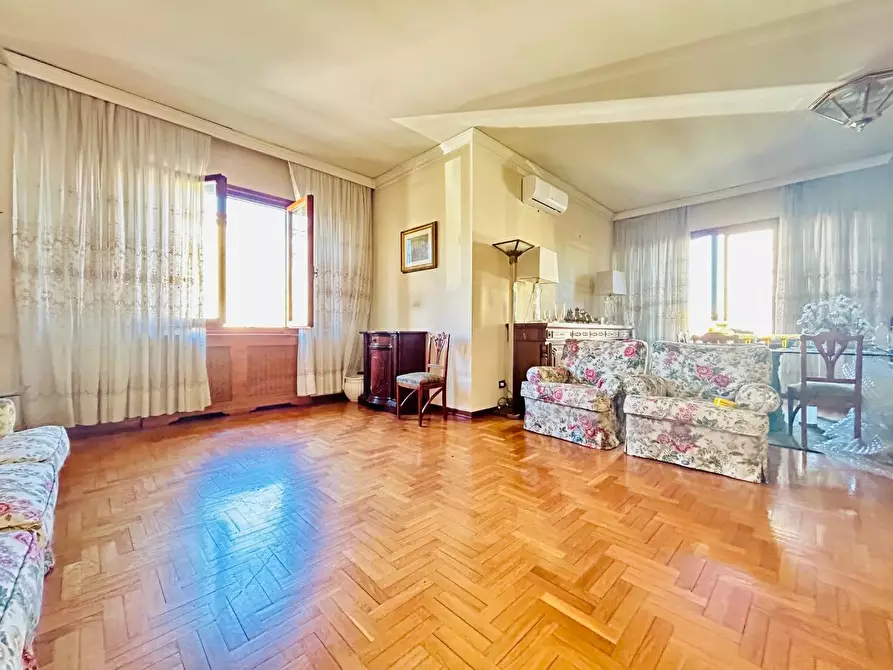 Immagine 1 di Villa in vendita  a Empoli