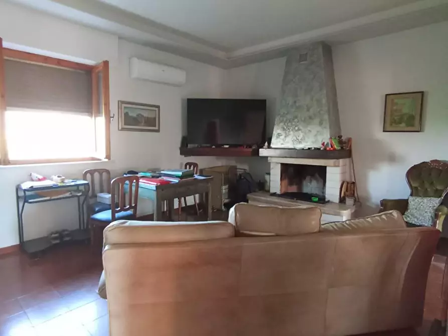 Immagine 9 di Villa in vendita  a Cascina