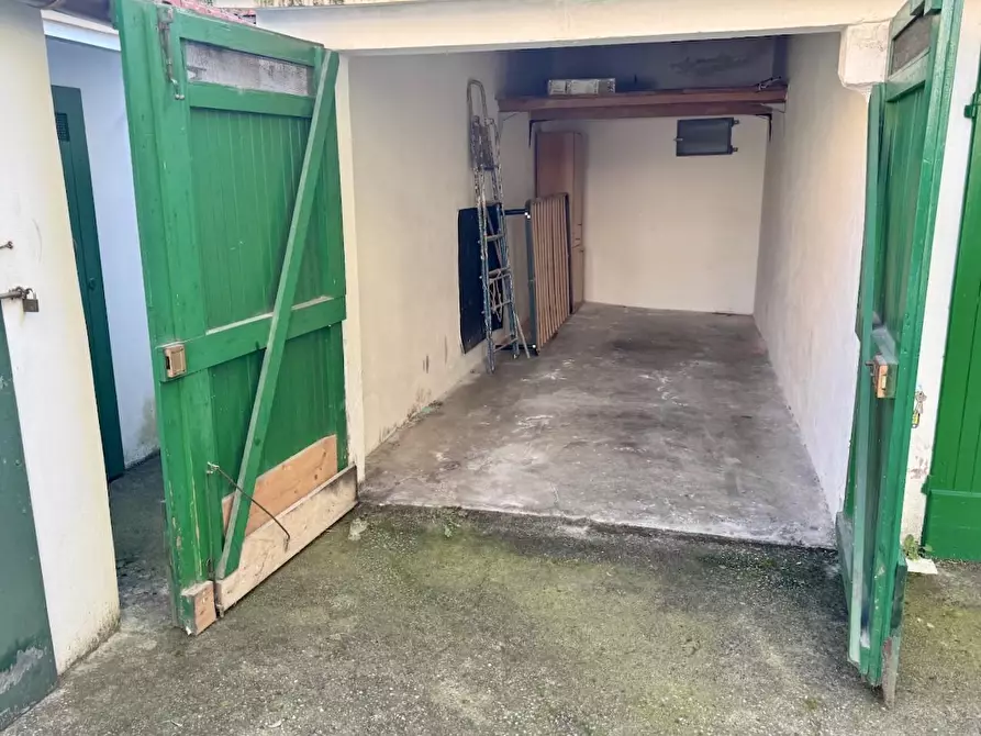 Immagine 1 di Garage in affitto  a Pisa