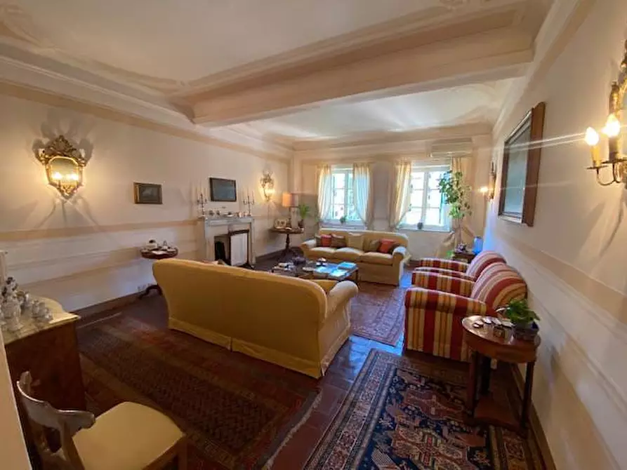 Immagine 4 di Appartamento in vendita  a Lucca