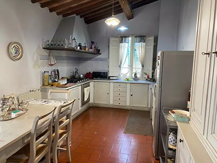 Immagine 7 di Appartamento in vendita  a Lucca