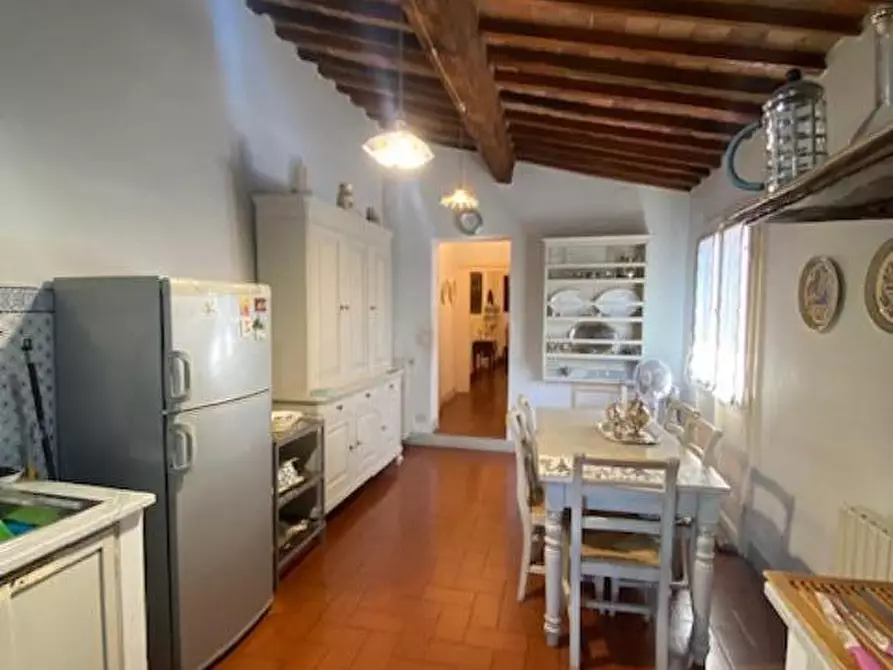 Immagine 6 di Appartamento in vendita  a Lucca