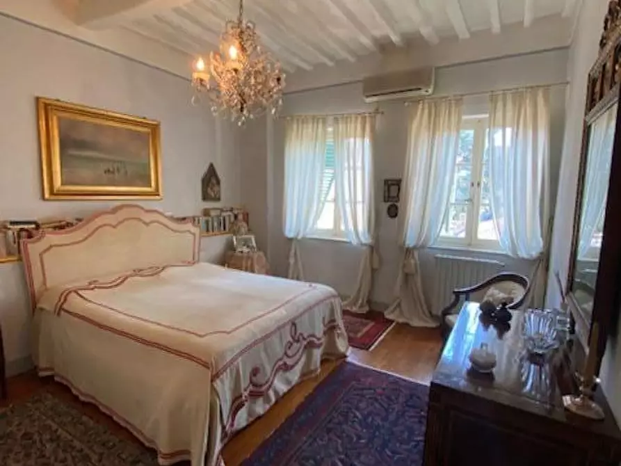 Immagine 8 di Appartamento in vendita  a Lucca