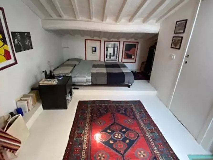 Immagine 10 di Appartamento in vendita  a Lucca