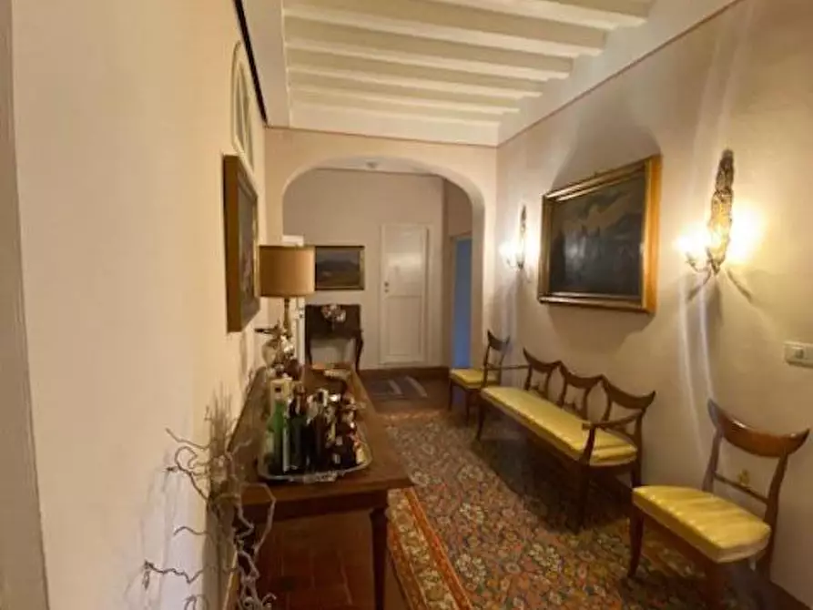 Immagine 3 di Appartamento in vendita  a Lucca