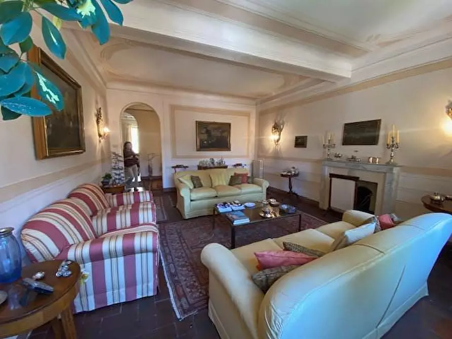 Immagine 5 di Appartamento in vendita  a Lucca