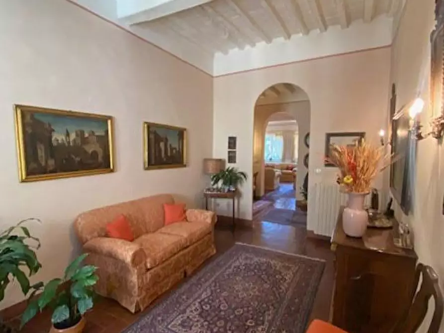 Immagine 2 di Appartamento in vendita  a Lucca