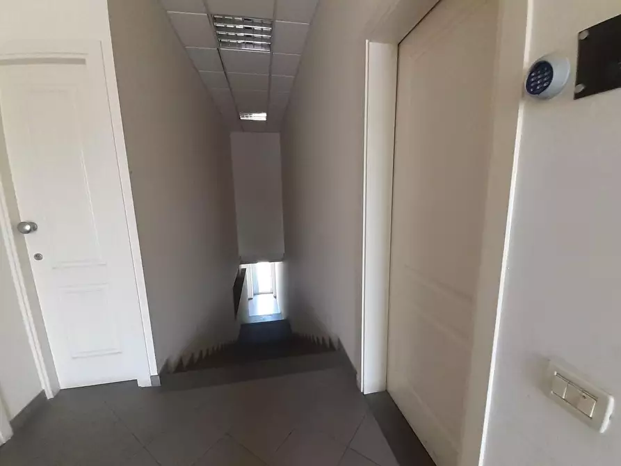 Immagine 29 di Ufficio in vendita  a Pontedera