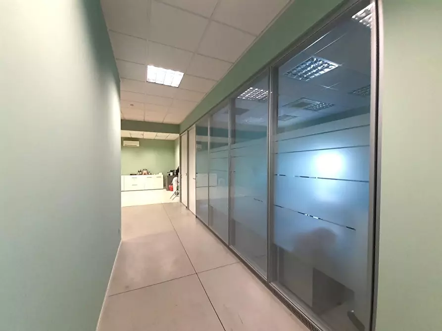 Immagine 12 di Ufficio in vendita  a Pontedera
