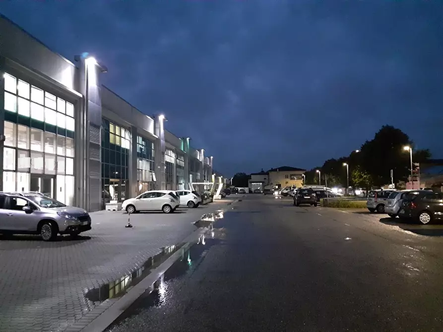 Immagine 35 di Ufficio in vendita  a Pontedera