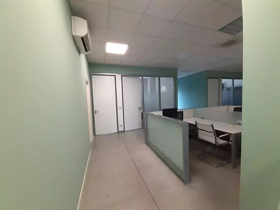Immagine 13 di Ufficio in vendita  a Pontedera