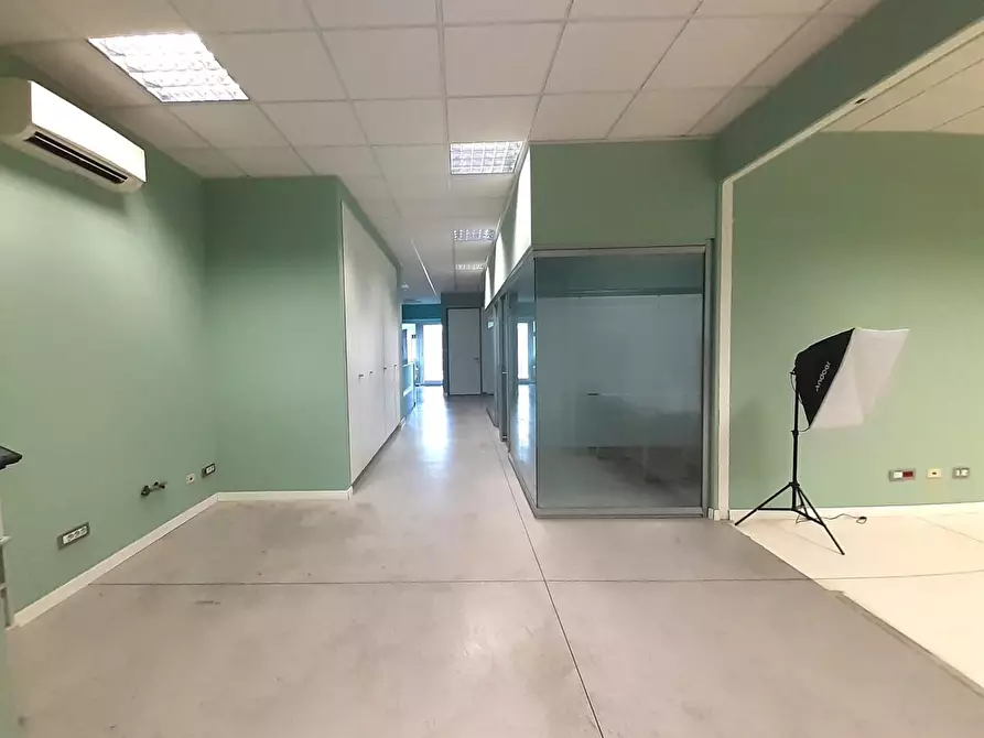 Immagine 10 di Ufficio in vendita  a Pontedera