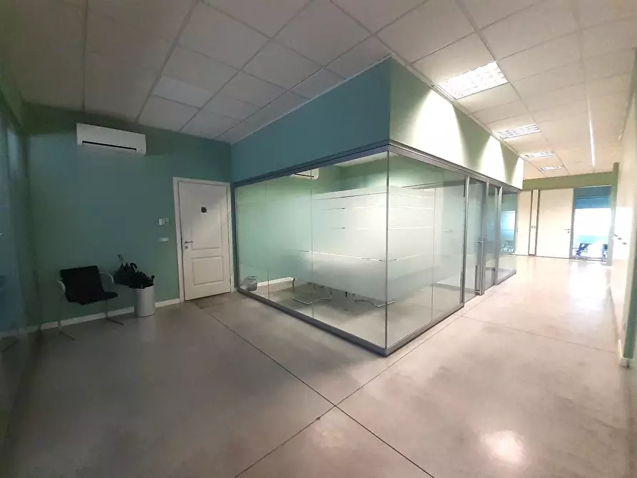 Immagine 15 di Ufficio in vendita  a Pontedera