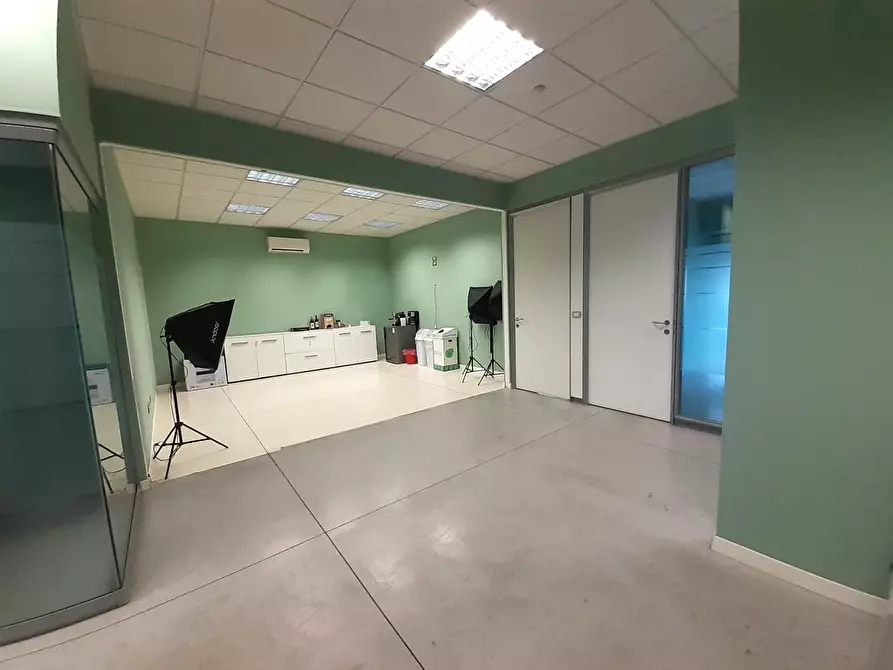 Immagine 17 di Ufficio in vendita  a Pontedera