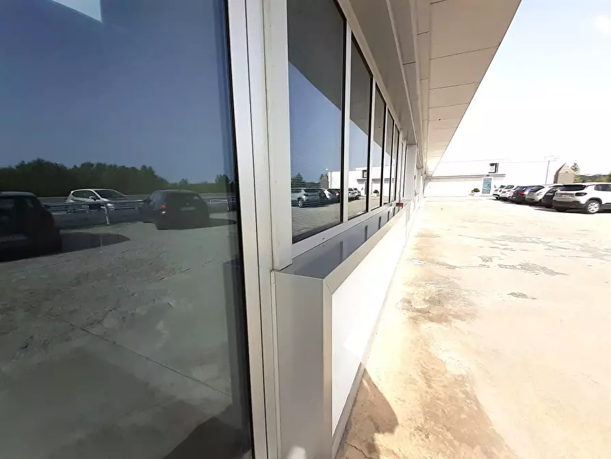 Immagine 2 di Ufficio in vendita  a Pontedera